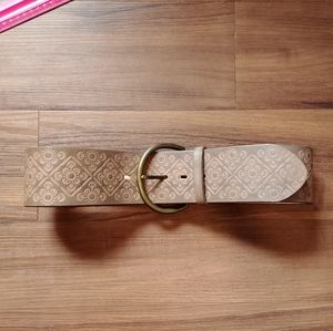GAP genuine embossed leather belt